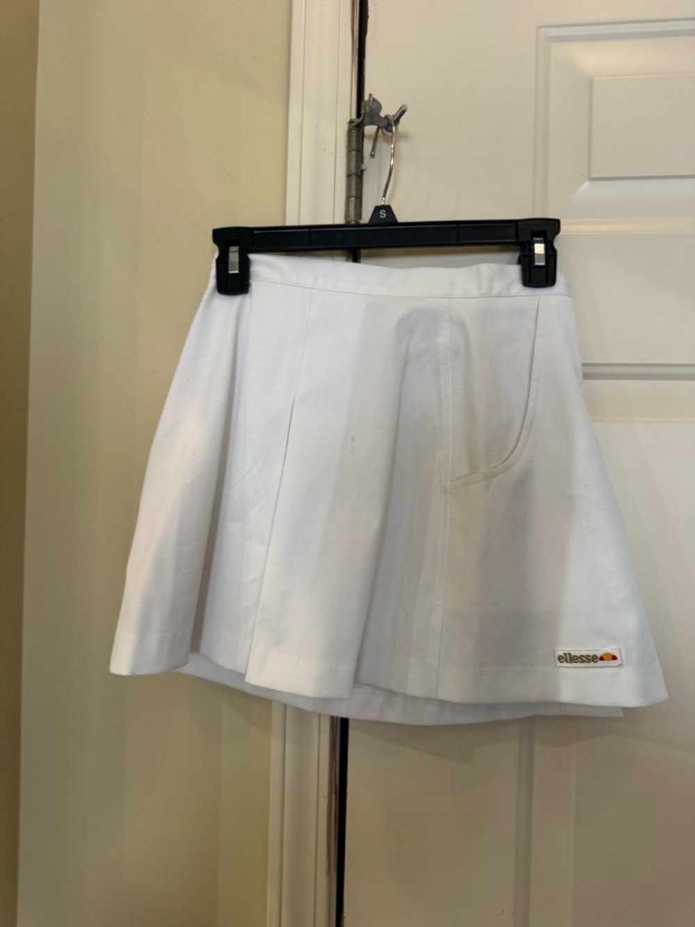 ellesse White Skirt with Gold and Red Logo‎ Patch tennis/pickleball NWT (6) Y2k